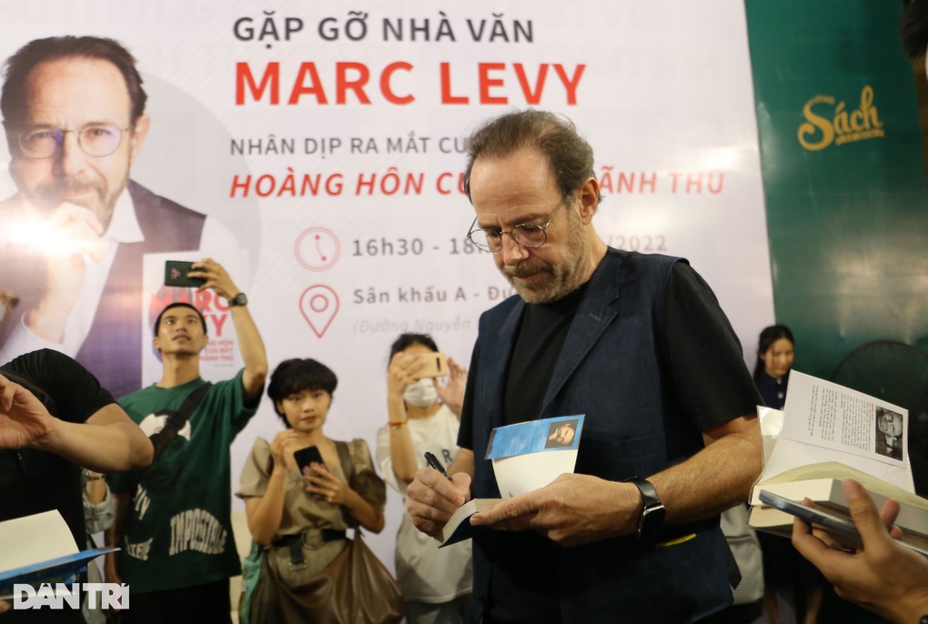 Marc Levy giao lưu tại TPHCM: Nếu chỉ còn 7 ngày trên đời, tôi sẽ... - 13 Marc Levy giao lưu tại TPHCM: Nếu chỉ còn 7 ngày trên đời, tôi sẽ... - 13