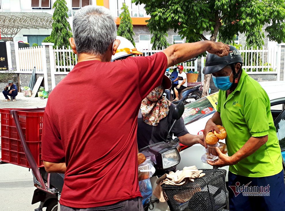 Cần câu cơm Thạch Sanh độc nhất vô nhị của 2 cụ bà Sài Gòn - 4 Cần câu cơm Thạch Sanh độc nhất vô nhị của 2 cụ bà Sài Gòn - 4