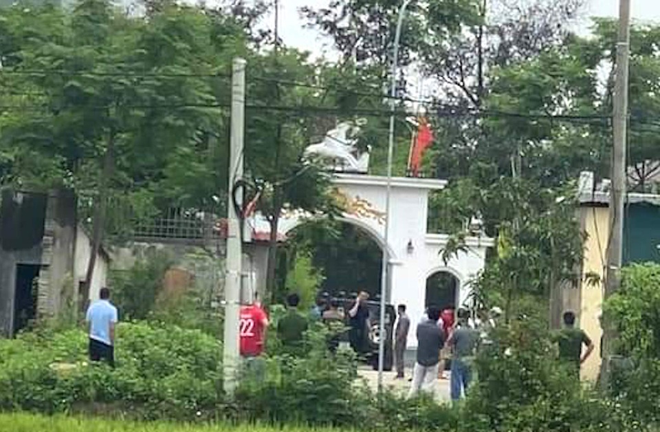 4 người lạ đến nhà, gia chủ nổ súng khiến 2 người tử vong - 2 4 người lạ đến nhà, gia chủ nổ súng khiến 2 người tử vong - 2