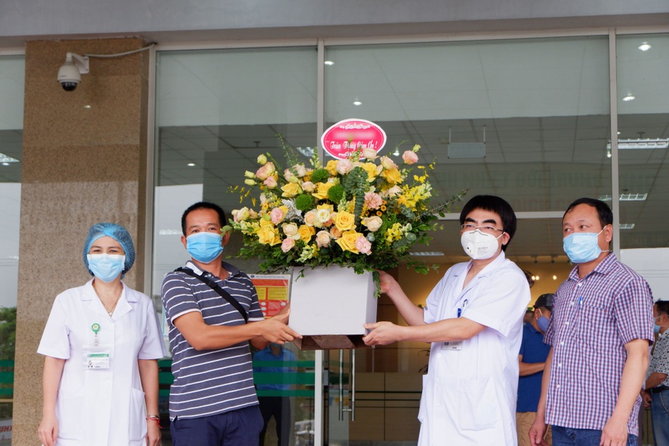 Rưng rưng cảm xúc ngày ra viện của gần 200 công dân về từ Ghi-nê Xích Đạo - 14 Rưng rưng cảm xúc ngày ra viện của gần 200 công dân về từ Ghi-nê Xích Đạo - 14
