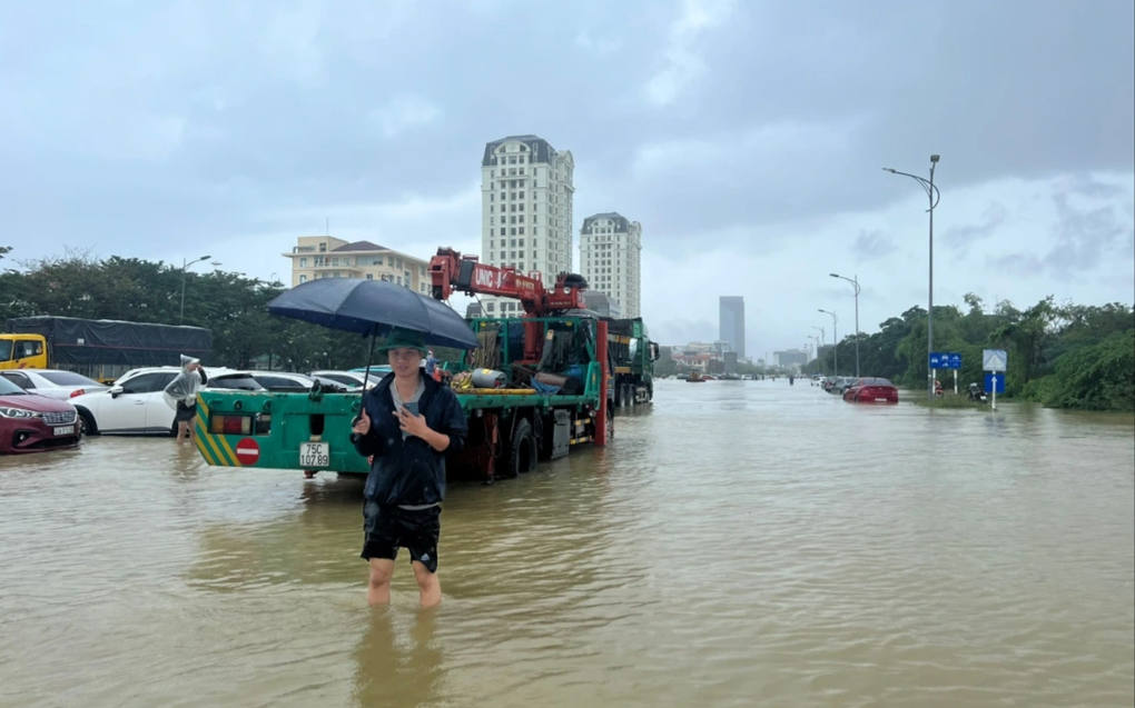 Thừa Thiên Huế hứng đợt lũ lớn chưa từng có trong 10 năm qua - 2 Thừa Thiên Huế hứng đợt lũ lớn chưa từng có trong 10 năm qua - 2
