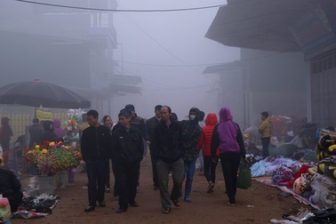Lạ lùng phiên chợ cuối năm ở thủ đô chỉ dành cho quý ông