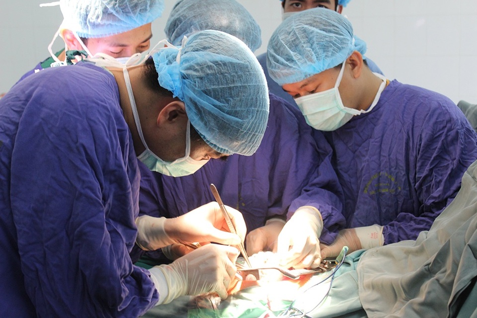 Ghép đoạn mạch nhân tạo cứu sống bệnh nhân bị tai nạn giao thông - 1 Ghép đoạn mạch nhân tạo cứu sống bệnh nhân bị tai nạn giao thông - 1