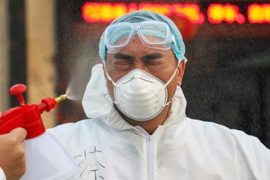 Khó khăn chồng chất của bác sĩ nơi tuyến đầu chống dịch corona ở Trung Quốc