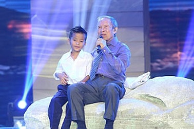 Xúc động nghe tiếng hát của ca sỹ Kiều Hưng giữa Thủ đô