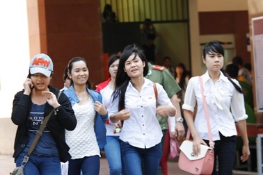 Bố sốt ruột gọi, con bị đình chỉ thi