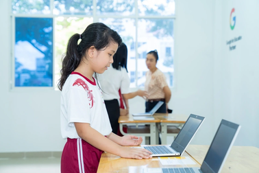 Trải nghiệm Galaxy Chromebook Go dành cho học sinh, nhà trường