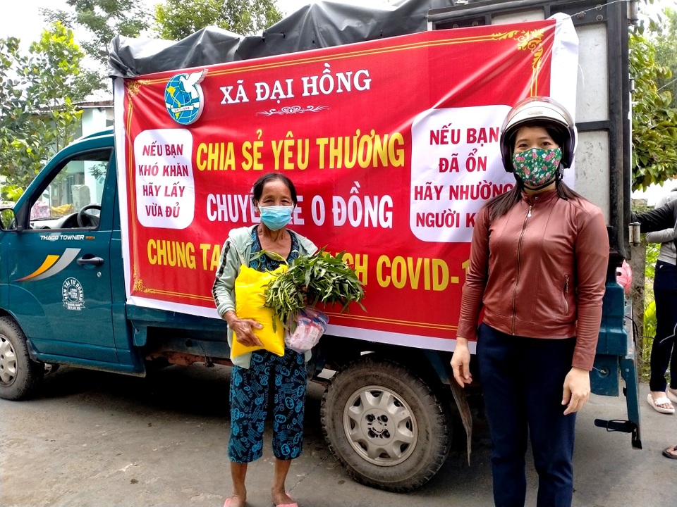 Ấm lòng “phiên chợ 0 đồng” cho người nghèo giữa dịch Covid-19 - 6 Ấm lòng “phiên chợ 0 đồng” cho người nghèo giữa dịch Covid-19 - 6