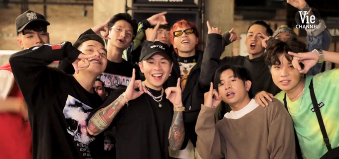 4 HLV Rap Việt qua miêu tả của học trò: Binz giàu - có điều kiện, cô giáo Suboi như mẹ hiền - Ảnh 2. 4 HLV Rap Việt qua miêu tả của học trò: Binz giàu - có điều kiện, cô giáo Suboi như mẹ hiền - Ảnh 2.