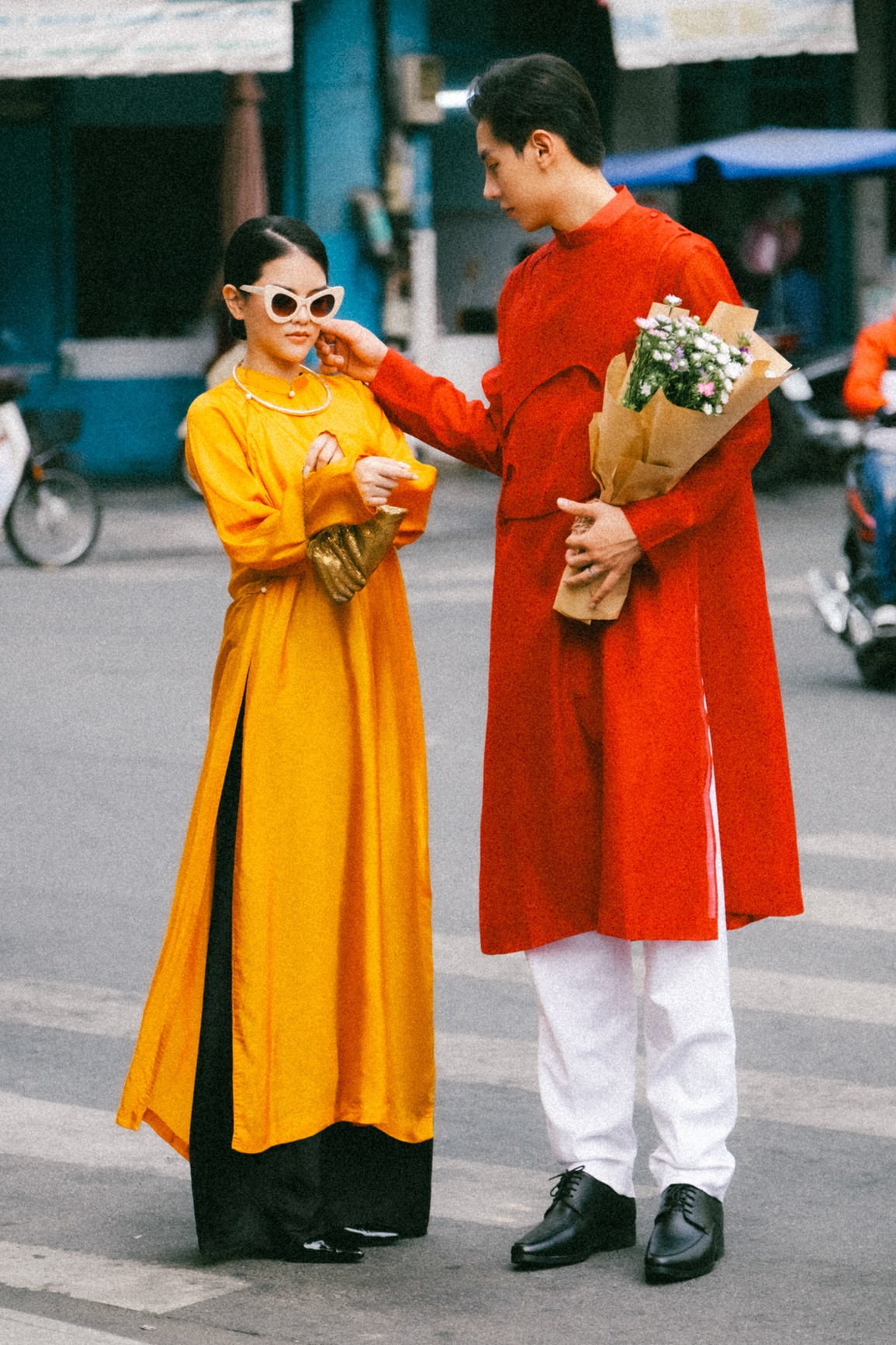 Diễn viên Mai Bích Trâm sánh đôi cùng Trương Quốc Huy dạo phố ngày Xuân - 4 Diễn viên Mai Bích Trâm sánh đôi cùng Trương Quốc Huy dạo phố ngày Xuân - 4