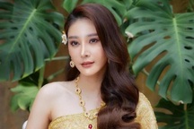 Hé lộ mối quan hệ thực giữa sao "Chiếc lá cuốn bay" và mẹ