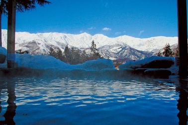 Ngâm mình trong những onsen nằm sâu giữa dãy núi Alps hùng vĩ