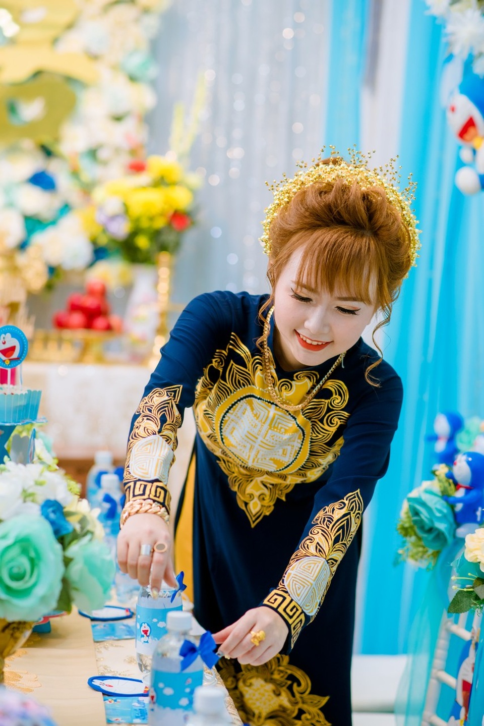 Mẹ chồng đi 4 tiệm vàng, tìm đặt bộ trang sức hình Doraemon... tặng con dâu - 2 Mẹ chồng đi 4 tiệm vàng, tìm đặt bộ trang sức hình Doraemon... tặng con dâu - 2