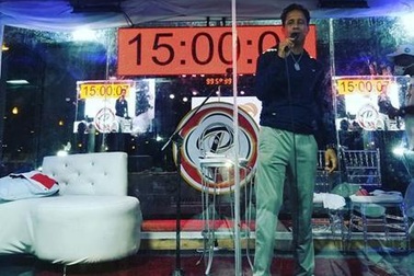 Ca sĩ hát liền 106 giờ không nghỉ để phá kỷ lục thế giới