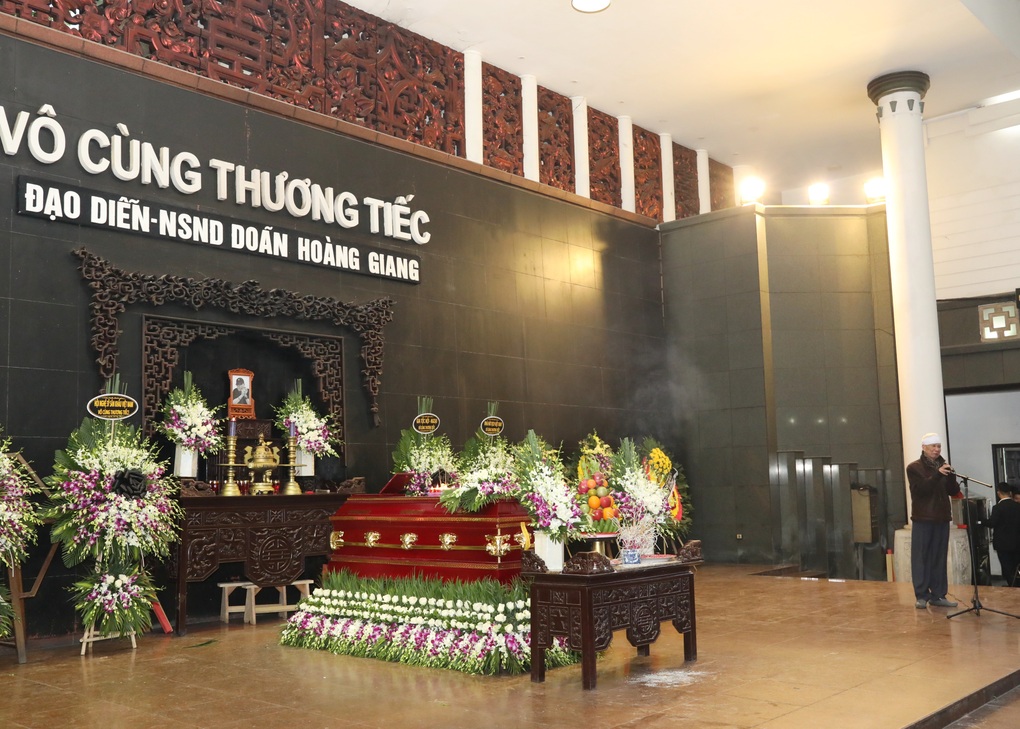 Đồng nghiệp, người thân xúc động tiễn biệt NSND Doãn Hoàng Giang - 1 Đồng nghiệp, người thân xúc động tiễn biệt NSND Doãn Hoàng Giang - 1