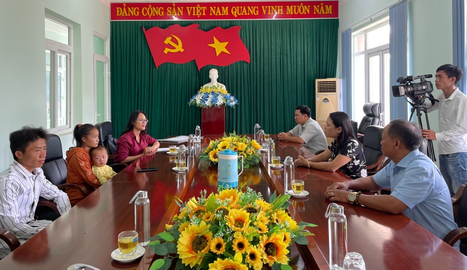 Bé trai 2 tuổi được cứu ra từ bếp lửa tiếp tục được bạn đọc giúp đỡ - 3 Bé trai 2 tuổi được cứu ra từ bếp lửa tiếp tục được bạn đọc giúp đỡ - 3