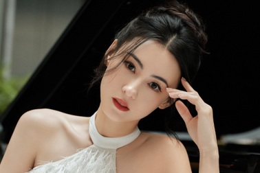 Nhan sắc không tuổi của Trương Bá Chi ở tuổi 43