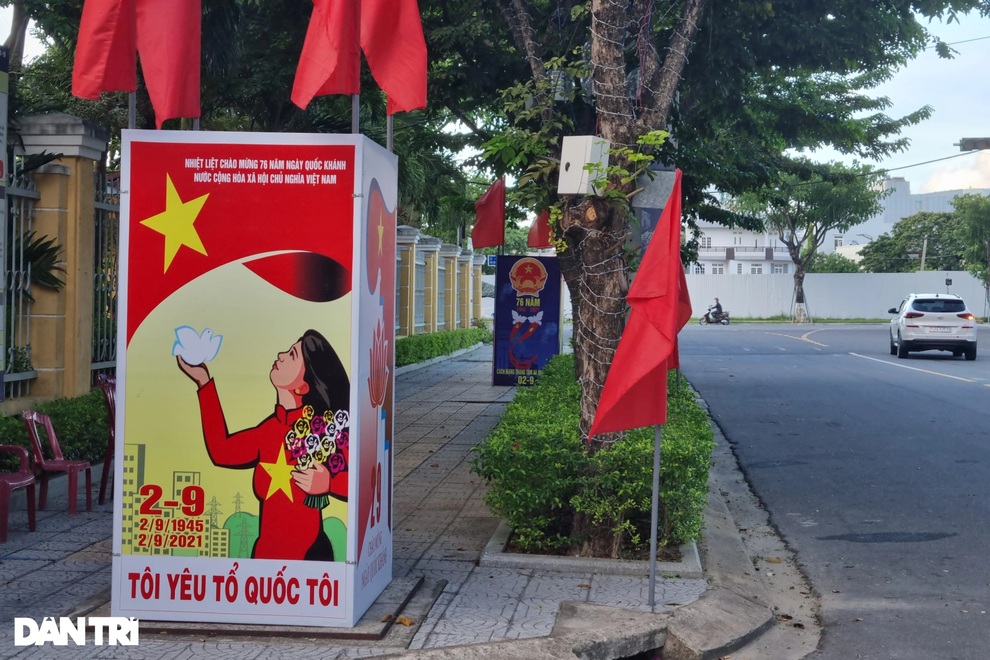 Đường phố Đà Nẵng đỏ thắm sắc cờ đón Tết Độc lập đặc biệt - 1 Đường phố Đà Nẵng đỏ thắm sắc cờ đón Tết Độc lập đặc biệt - 1