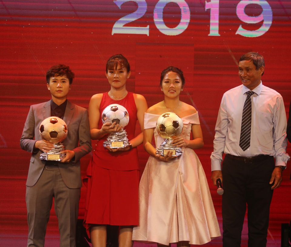 Hùng Dũng, Huỳnh Như rạng ngời trong ngày nhận Quả bóng vàng Việt Nam - 5 Hùng Dũng, Huỳnh Như rạng ngời trong ngày nhận Quả bóng vàng Việt Nam - 5