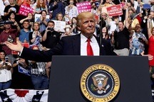 Ông Trump cam kết xây tường biên giới Mexico dù phải đóng cửa chính phủ