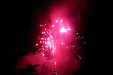 Pháo hoa rực sáng trên bầu trời cố đô Hoa Lư kỷ niệm 1.050 năm Nhà nước Đại Cồ Việt