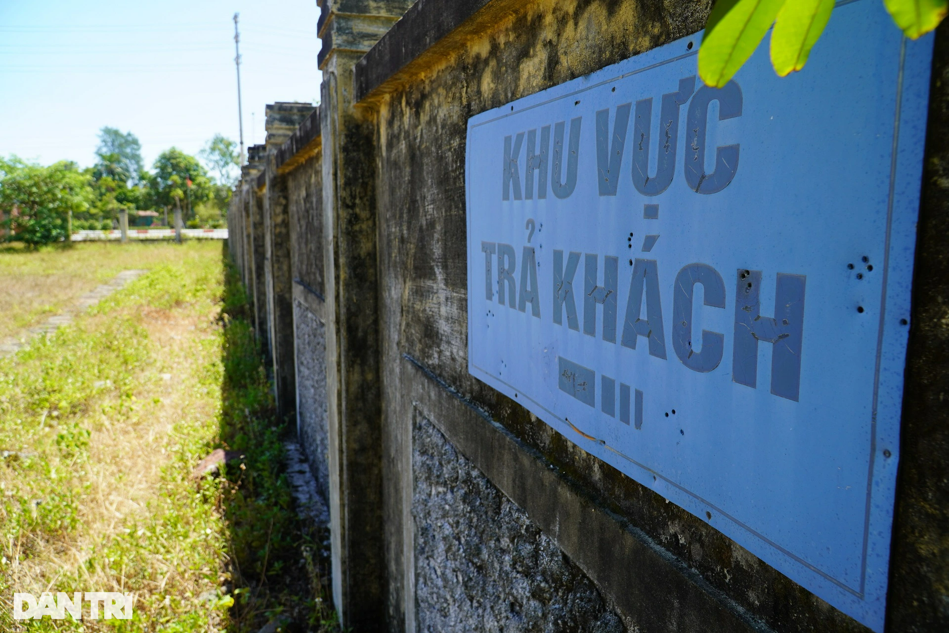 Bến xe hàng chục tỷ đồng bỏ hoang, xe tuyến phải đứng đường đón trả khách - 10 Bến xe hàng chục tỷ đồng bỏ hoang, xe tuyến phải đứng đường đón trả khách - 10