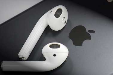 Apple có thể tặng kèm tai nghe AirPods khi mua iPhone vào năm 2020