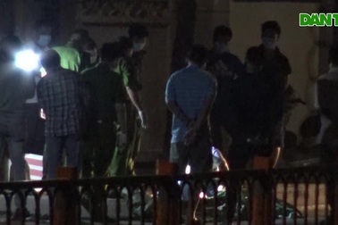 Công an khám nghiệm hiện trường trong khuya 13/4