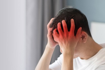 Điện quang can thiệp - “Lối thoát” cho người sống chung với đau đầu mạn tính