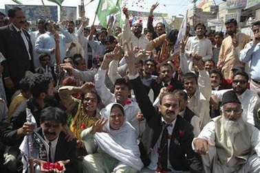 Pakistan tháo ngòi nổ cuộc khủng hoảng chính trị