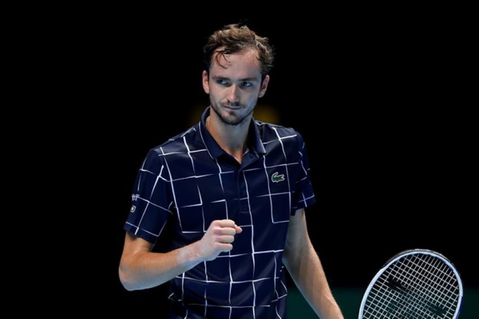 ATP Finals: Đánh bại Djokovic, Medvedev sớm giành vé vào bán kết - 1 ATP Finals: Đánh bại Djokovic, Medvedev sớm giành vé vào bán kết - 1