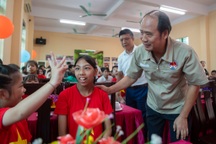 "Ngoài chăm lo vật chất, phải đảm bảo mọi trẻ khuyết tật được đến trường"