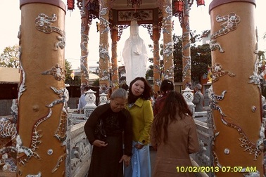 Xúng xính đi lễ chùa ngày đầu năm 