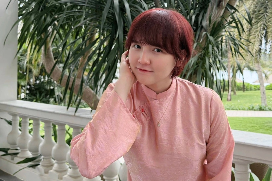 Hải Tú xuất hiện bên Sơn Tùng M-TP, diện mạo "nàng thơ" thay đổi gây chú ý