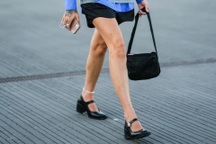 Đôi giày nào chưa từng có dấu hiệu lỗi mốt?