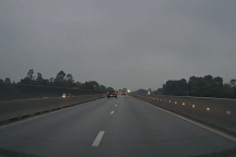 Vụ khe co giãn cao tốc bị bung, nhiều xe gặp nạn: Tài xế mong được hỗ trợ