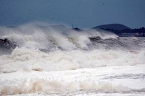 Đảo Phú Quý tan hoang vì bão