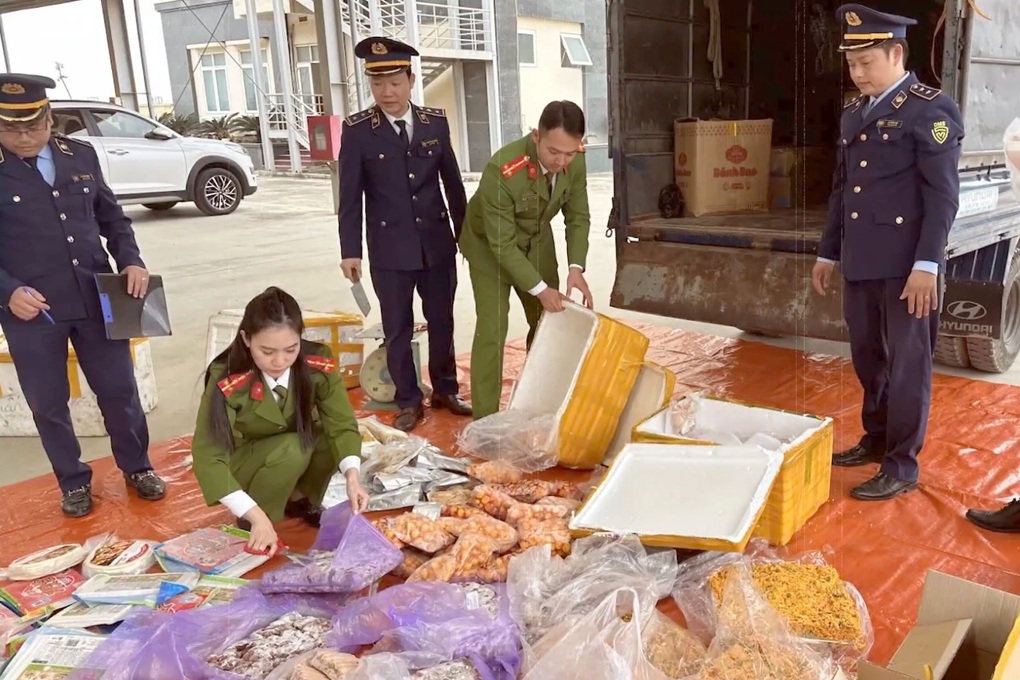 Thực phẩm “dỏm” len lỏi qua sàn thương mại điện tử, TPHCM đối phó thế nào? - 3 Thực phẩm “dỏm” len lỏi qua sàn thương mại điện tử, TPHCM đối phó thế nào? - 3