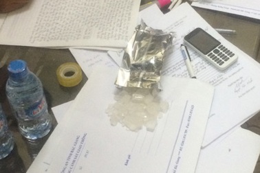 CSGT Bắc Giang bắt đối tượng thuê xe taxi chở ma túy đá