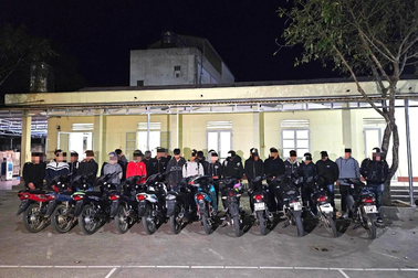 Phát hiện 22 "quái xế" lạng lách, đánh võng chiều mùng 3 Tết