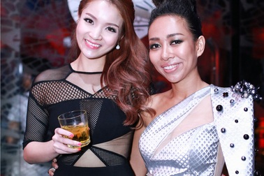 Thảo Trang, Thủy Top khuấy động đêm nhạc