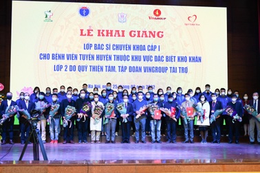 Thêm 40 bác sĩ được "cầm tay chỉ việc" để chi viện vùng khó khăn