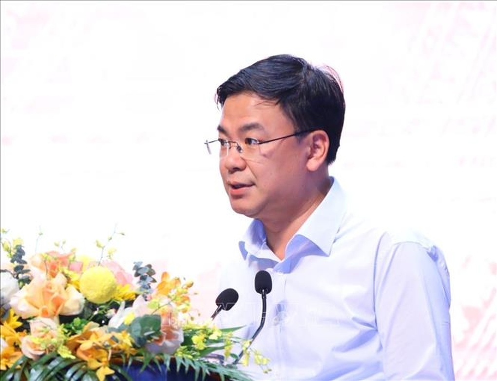 Đẩy mạnh công tác người Việt Nam ở nước ngoài trong tình hình mới - 2 Đẩy mạnh công tác người Việt Nam ở nước ngoài trong tình hình mới - 2