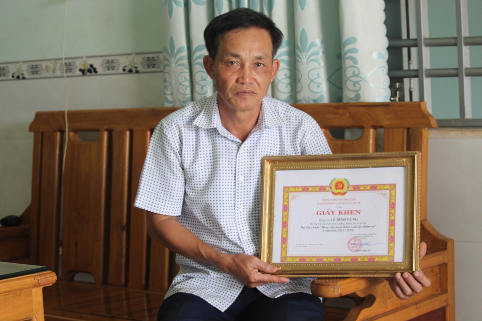Người trưởng thôn nhiệt huyết “vác tù và” vì xã nghèo - 4 Người trưởng thôn nhiệt huyết “vác tù và” vì xã nghèo - 4