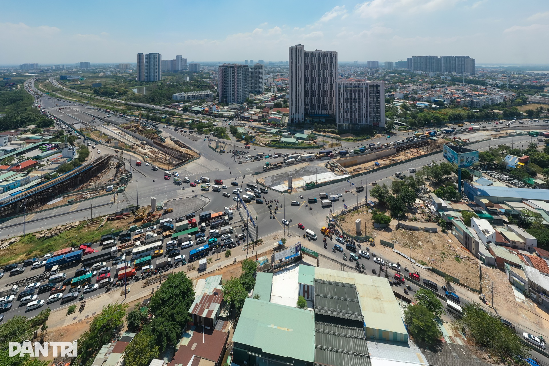 Nút giao lớn và hiện đại nhất TPHCM sau hơn 2 năm thi công - 14