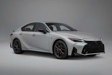 Lexus “vắt kiệt” IS 13 năm tuổi, gây tranh cãi vì ngày càng giống Toyota