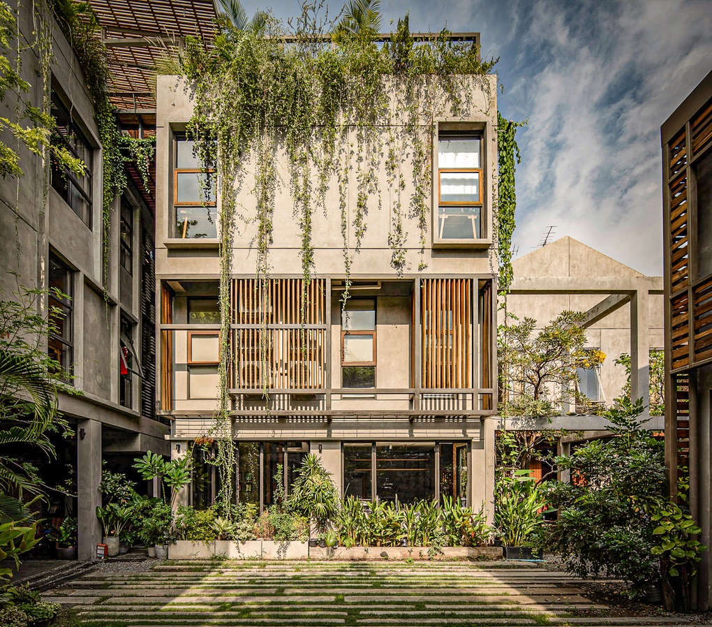 Dãy shophouse cũ kỹ hóa thành không gian sống bắt mắt - 2 Dãy shophouse cũ kỹ hóa thành không gian sống bắt mắt - 2
