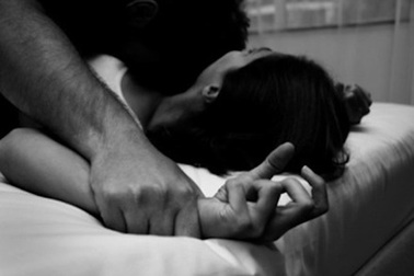 1 phụ nữ nước ngoài bị thanh niên gốc Phi hãm hiếp tại chung cư