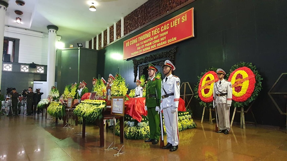 Thủ tướng viếng 3 liệt sĩ hy sinh ở Đồng Tâm - 40 Thủ tướng viếng 3 liệt sĩ hy sinh ở Đồng Tâm - 40