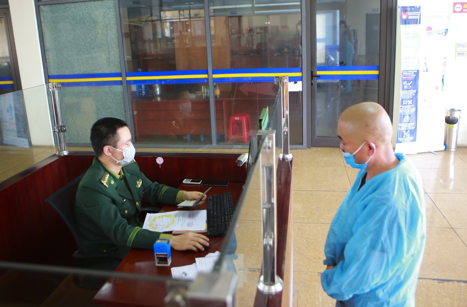 Nhu cầu xuất khẩu tăng mạnh, hàng hóa ùn ứ tại cửa khẩu Kim Thành - 2 Nhu cầu xuất khẩu tăng mạnh, hàng hóa ùn ứ tại cửa khẩu Kim Thành - 2